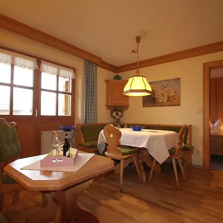 Landhaus Pretzner 게스트하우스 *